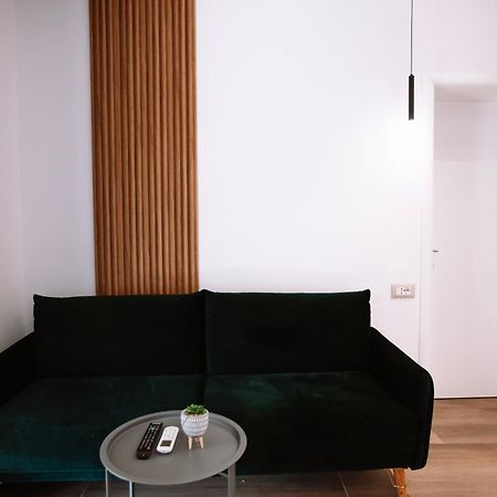 Barrikada Str Modern Apartments - The Nest Tirana Extérieur photo